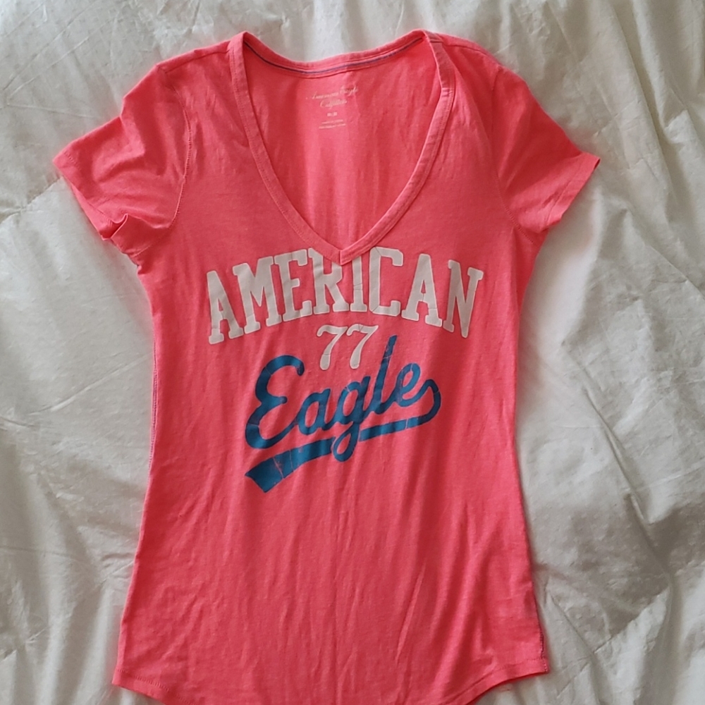 American Eagle neon pink t shirt